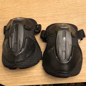 Rollerblade brand kneepads. Men’s large